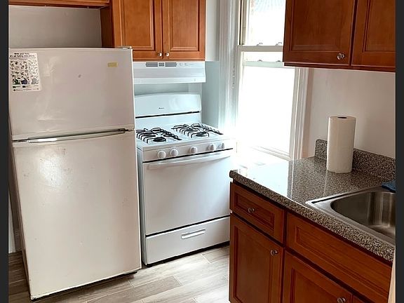 5th image of 2331 33rd St #2