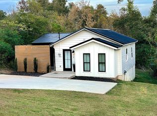 72 Roberts Rd, Newnan, GA 30263