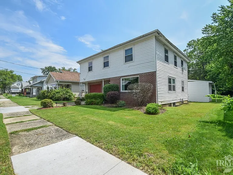 300 S Nichols Ave — Photo 3