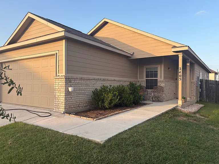 2405 Marty Way — Photo 2