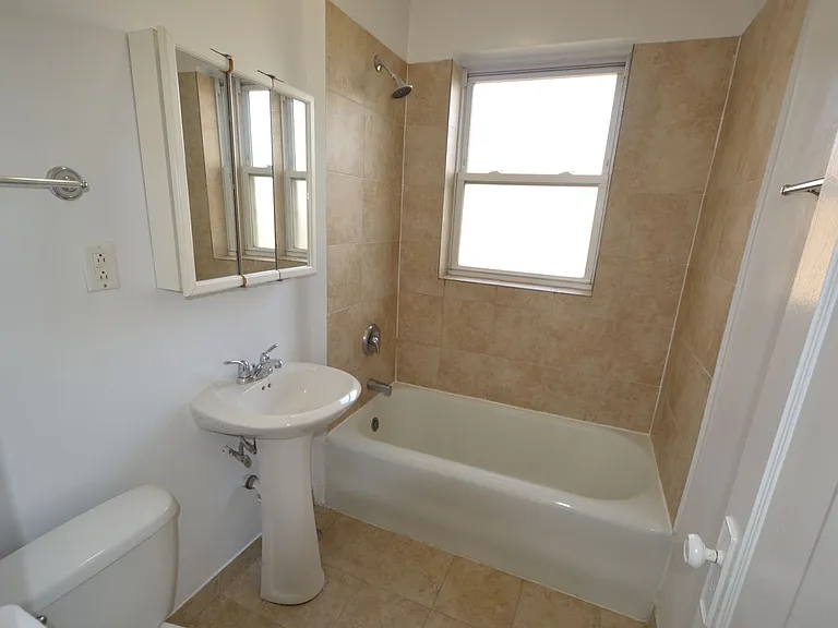 4402 N Rockwell St #3-4402-3 — Photo 22