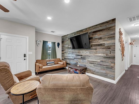 5th image of 102 Fox Cir