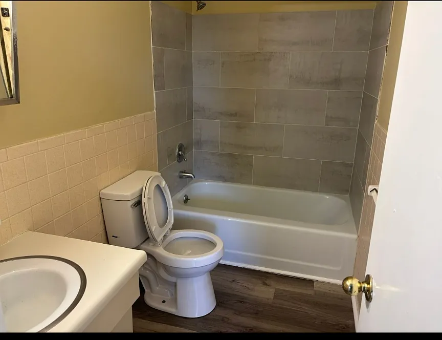 2711 Woodrow Dr — Photo 2