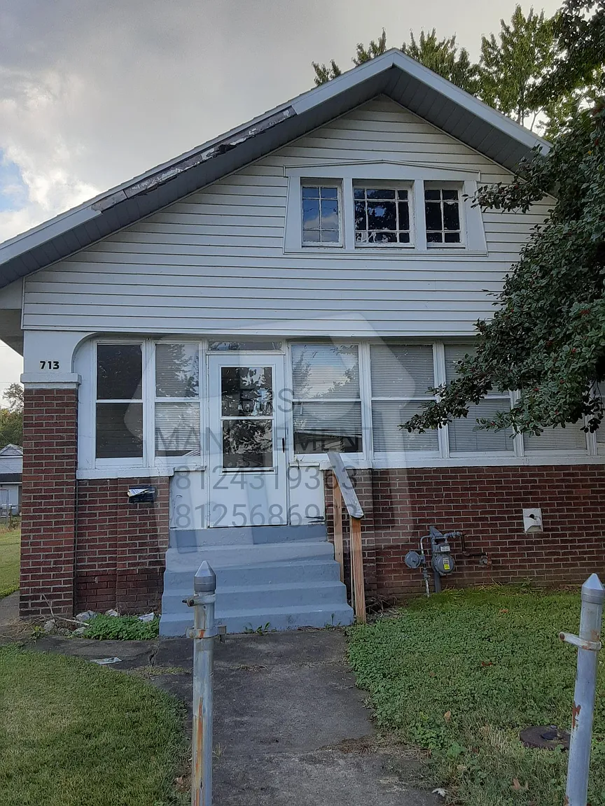 713 E Gum St photo 1
