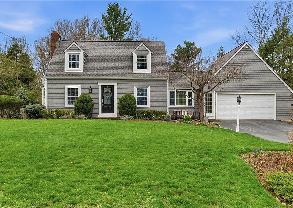 1st image of 27 Old Meadow Ln