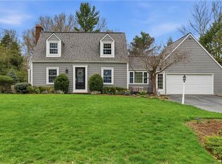 27 Old Meadow Ln, Cumberland, RI 02864