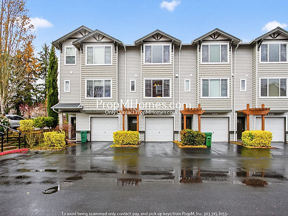 2nd image of 10795 NE Gateway Pl