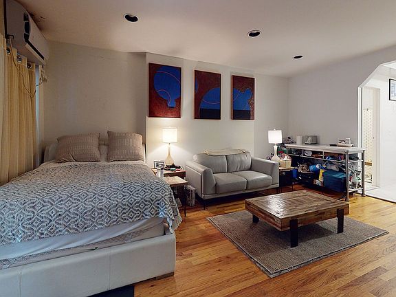 4th image of 323 W 82nd St APT 1B