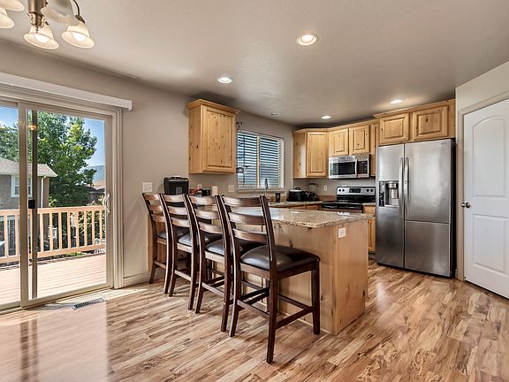 5th image of 846 N Sapphire St
