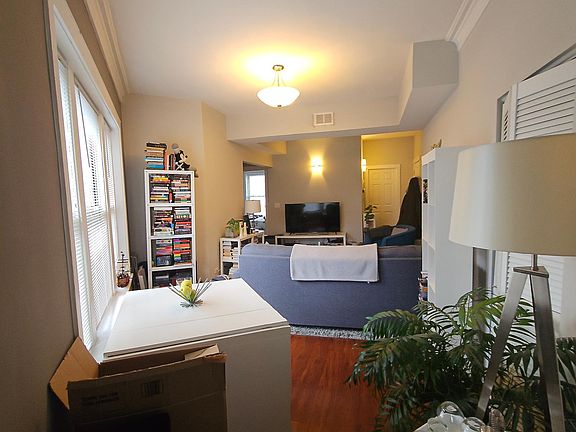 4th image of 1285 W Victoria St #3
