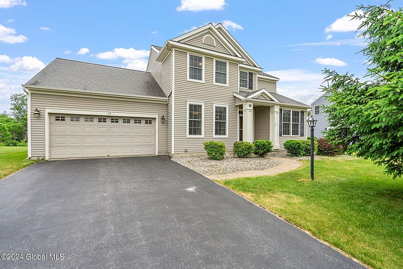 2nd image of 10 Surrey Drive