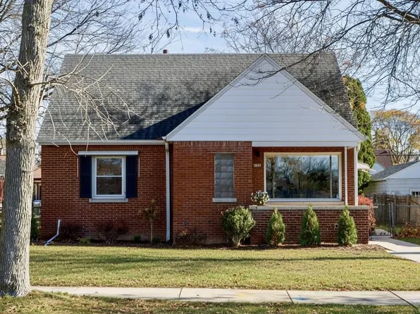 2930 North 86th STREET, Milwaukee, WI 53222