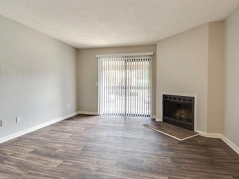 Hillhurst Apartments — Photo 18