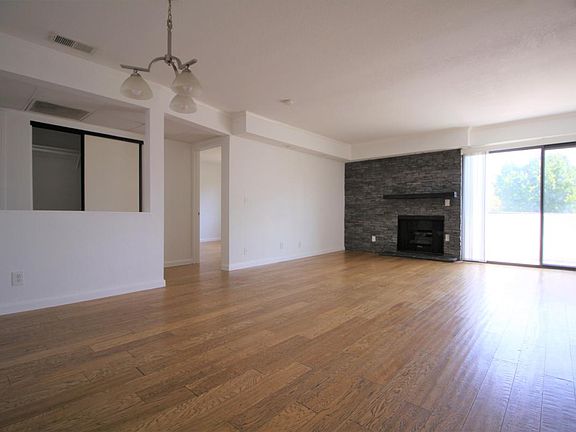 3rd image of 4844 Riverton Ave APT 205