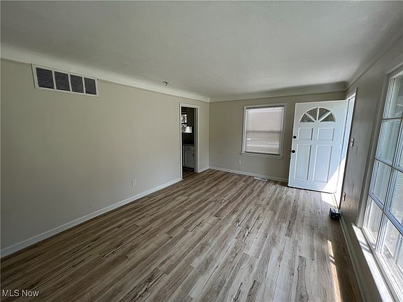 4th image of 3868 E 189th St