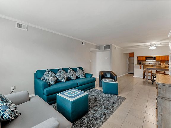 5th image of 1015 Barclay Sq #B