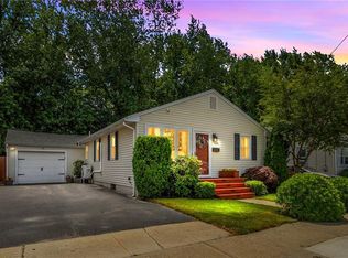 1958 Cranston St, Cranston, RI 02920