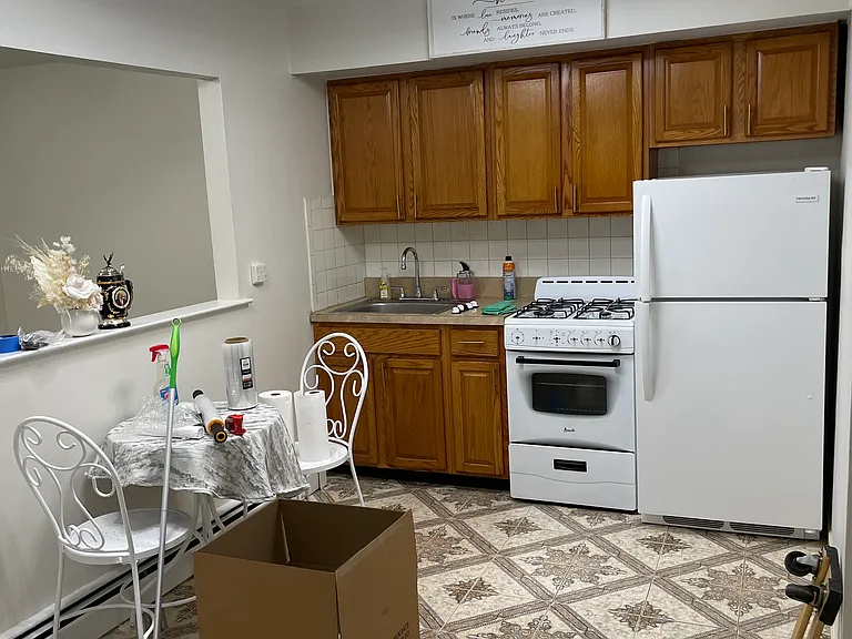 Great size eat-in kitchen all appliances included