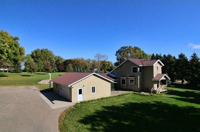 3+ car garage private setting but close to 35w and cedar avenue.