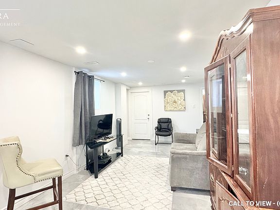3rd image of 286 Bakersfield Dr #2