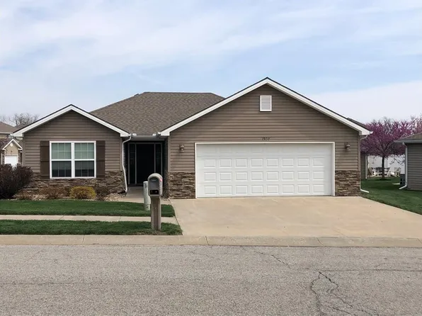 1907 Firefly Ct, Saint Joseph, MO 64506