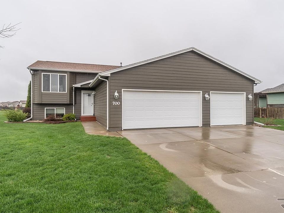 1st image of 700 Lois Ln