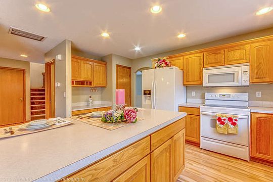 3rd image of 6516 NE 72nd Cir