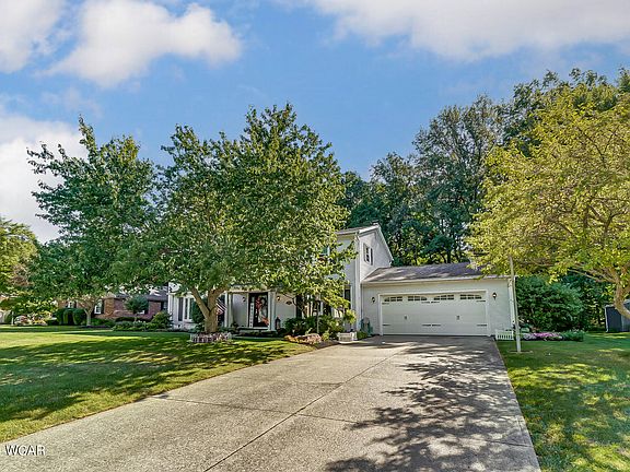 2nd image of 2801 E Amblewood Cir