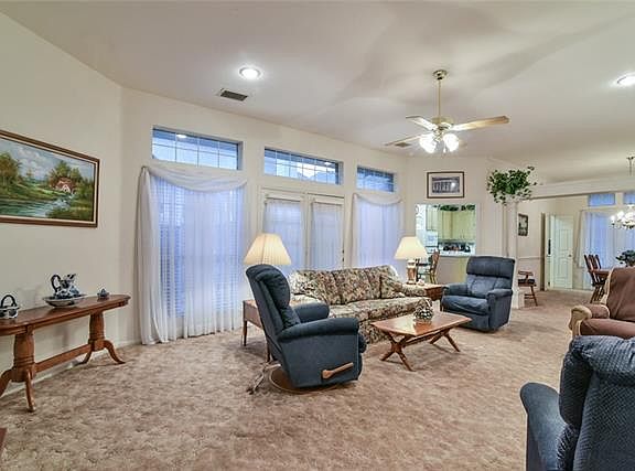 5th image of 4736 Oak Club Dr