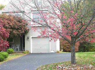 12 Greystone Dr, Voorheesville, NY 12186