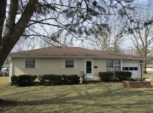 6 N Henson Rd, Villa Grove, IL 61956