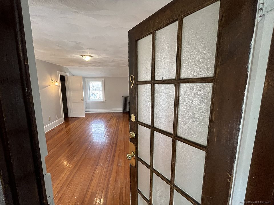 1st image of 196 Fairmount Ave APT 9
