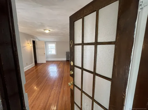 196 Fairmount Ave APT 9, Hyde Park, MA 02136