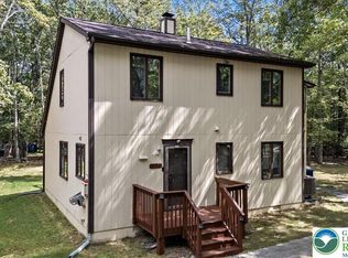 134 Oakenshield Dr, Tamiment, PA 18371