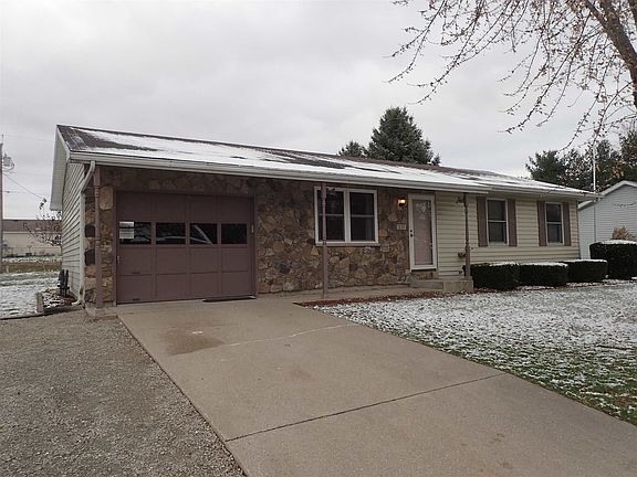 2nd image of 225 Oak St