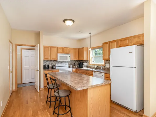 2692 Vierling Dr E, Shakopee, MN 55379