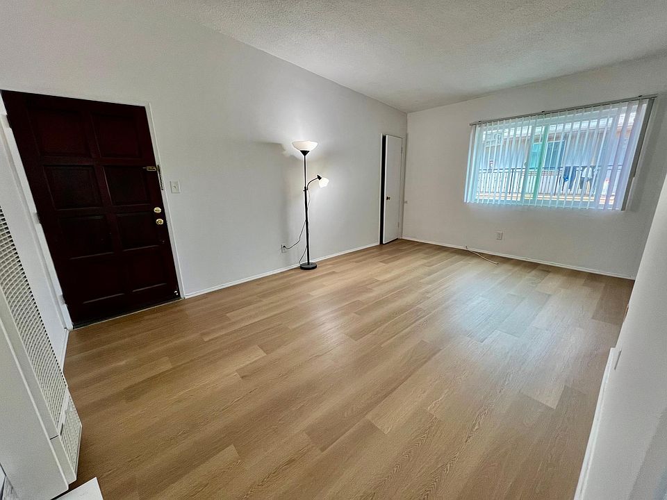 1st image of 2516 Mathews Ave APT 8
