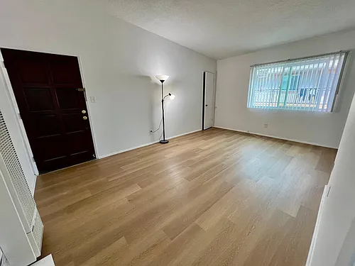 2516 Mathews Ave #8 Photo 1