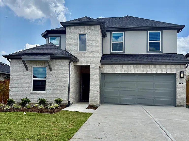 1110 Pecan Tree Ln — Photo 1
