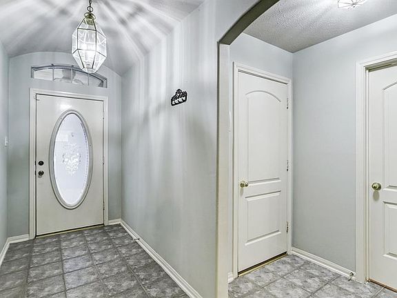 4th image of 18510 Belle Cote Dr