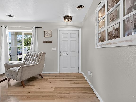 5th image of 4404 N Alester Ave