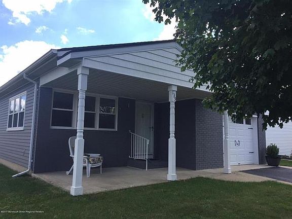 2nd image of 135 Paradise Blvd