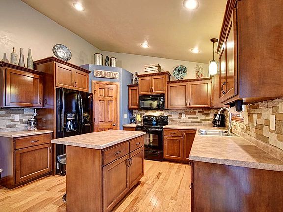 4th image of 936 Trailside Ct