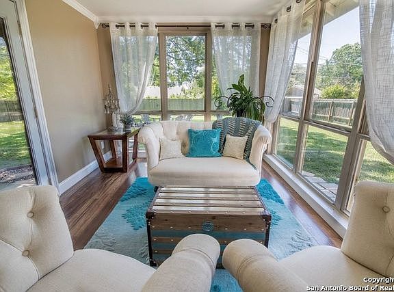 2nd image of 129 Twinleaf Ln