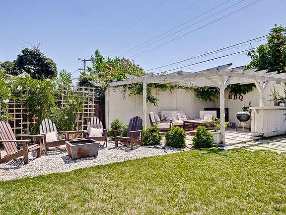 5th image of 3145 Irlanda Way