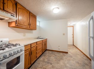 1129 S 10th St #E, Lincoln, NE 68502