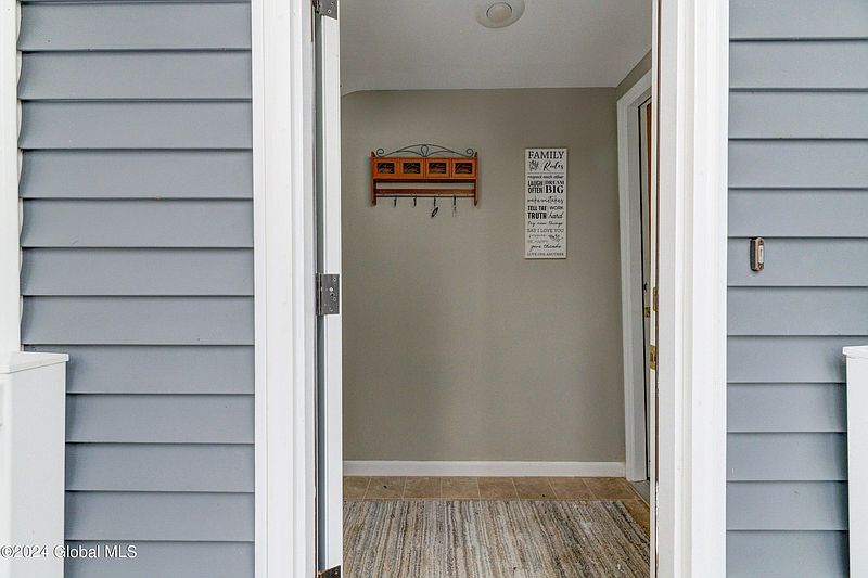 4th image of 115 Woodside Avenue