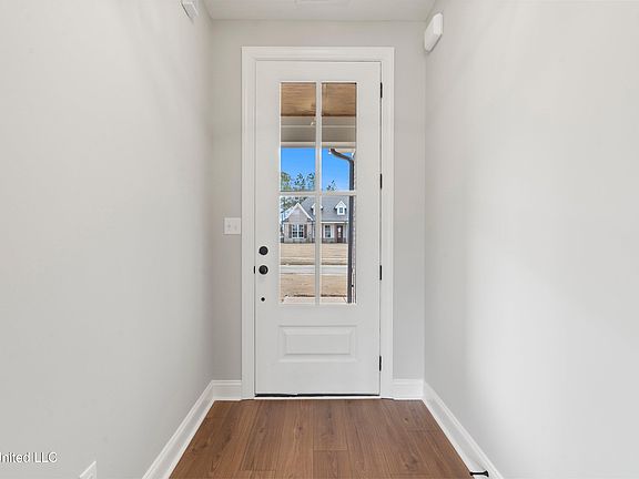 4th image of 108 Garrett Dr