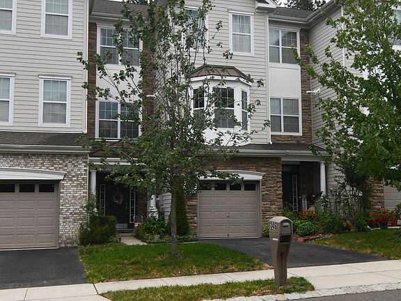 3rd image of 346 Hawthorne Lane