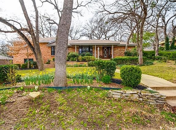 2nd image of 1208 Pebble Creek Dr